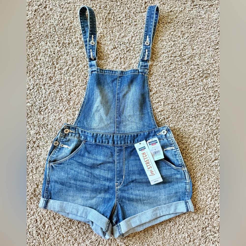 Women’s Size Small Levi's Light Blue Denim Short Overalls with Buttons